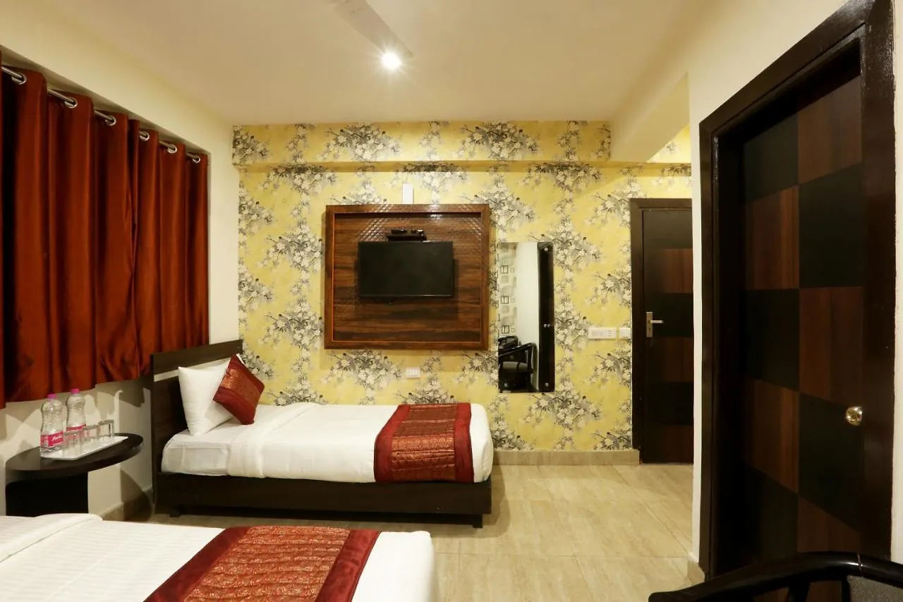 Hotel Sky Wood At Airport New Delhi