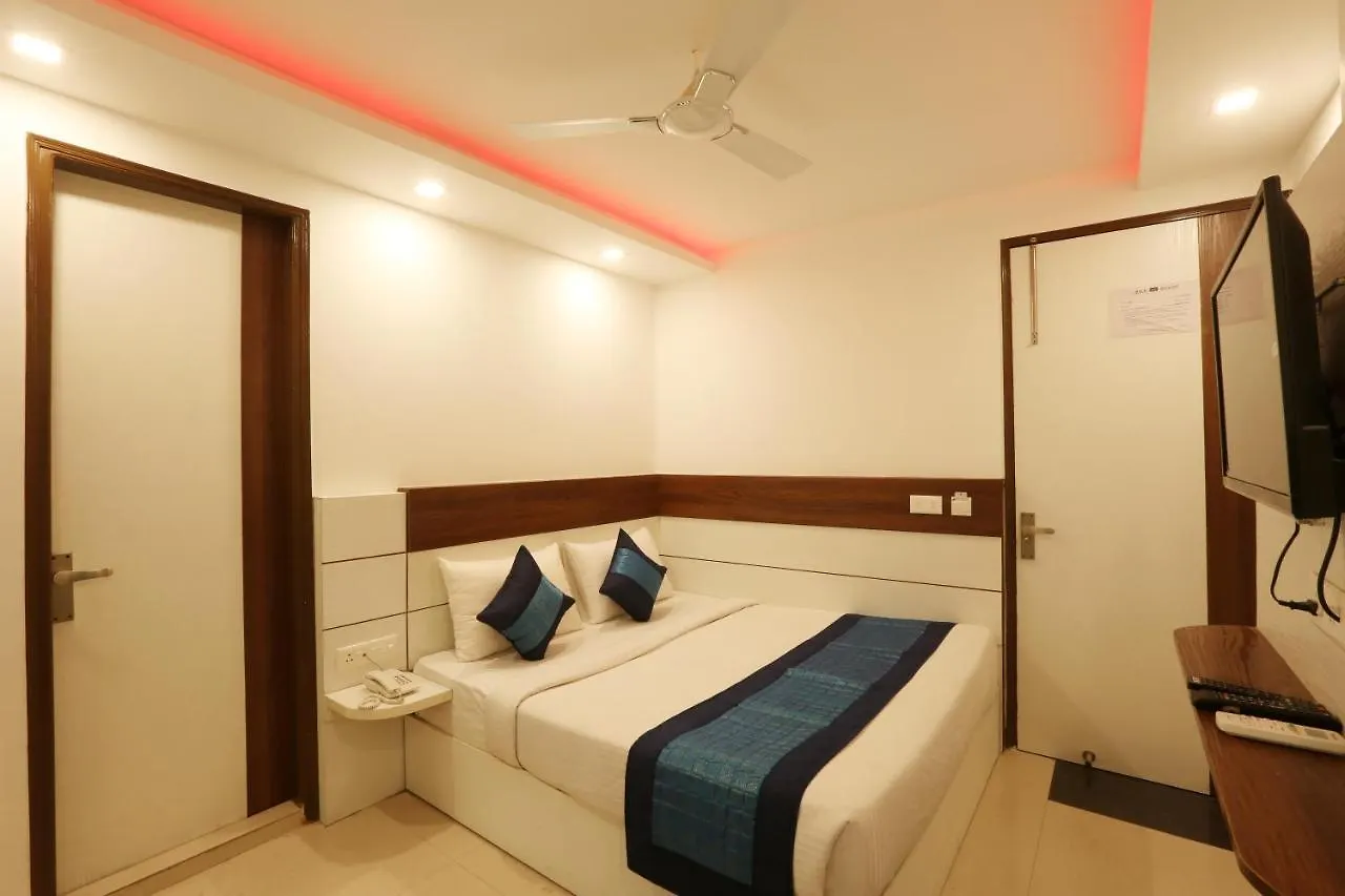 Hotel Sky Wood At Airport New Delhi