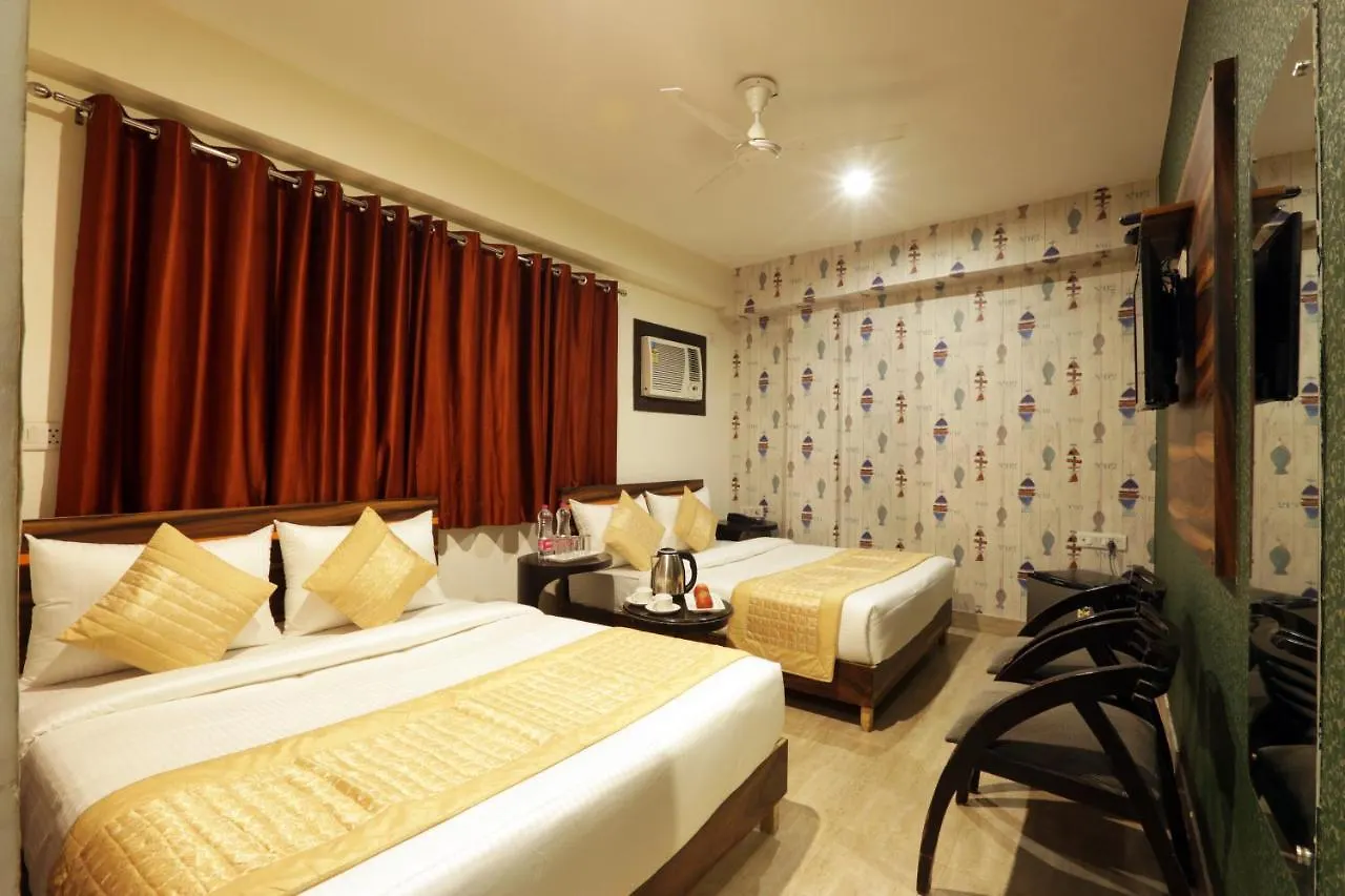 Hotel Sky Wood At Airport New Delhi 3*,